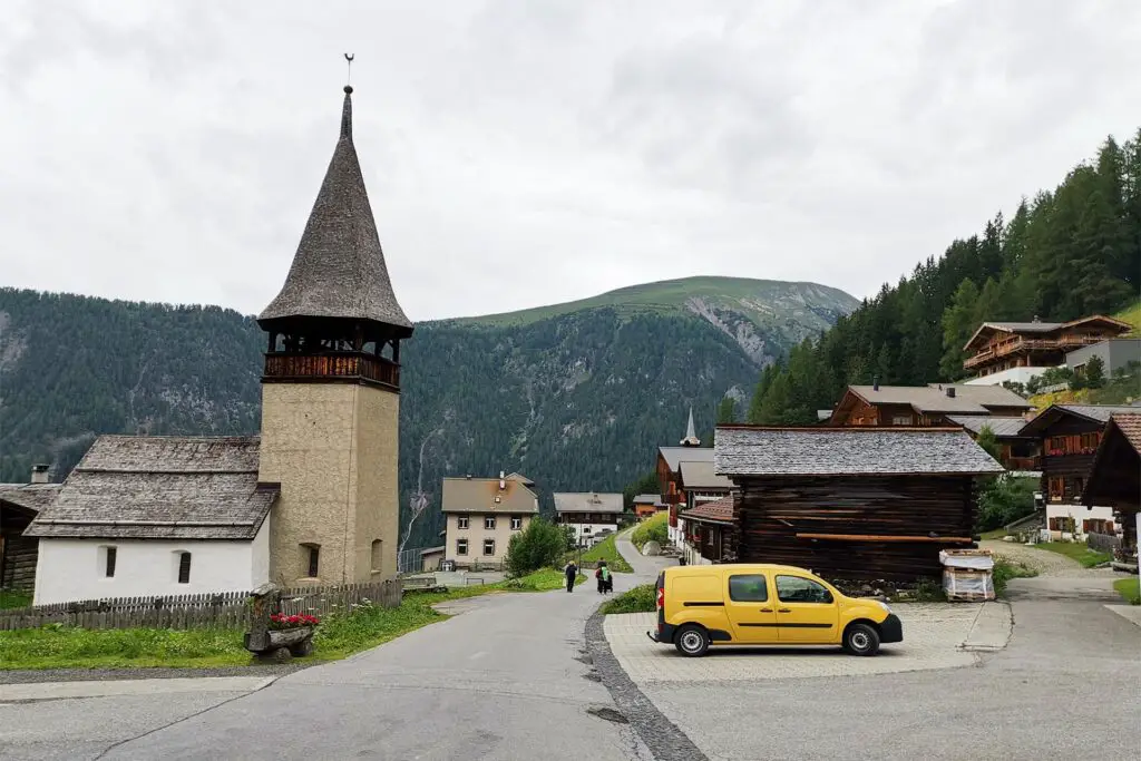The Walser village Davos Monstein is only 10 minutes from Davos.