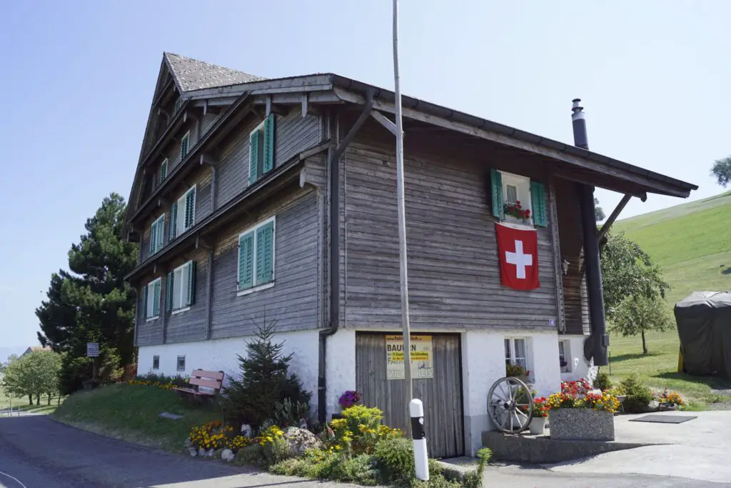 Schönes Schweizer Bauernhaus
