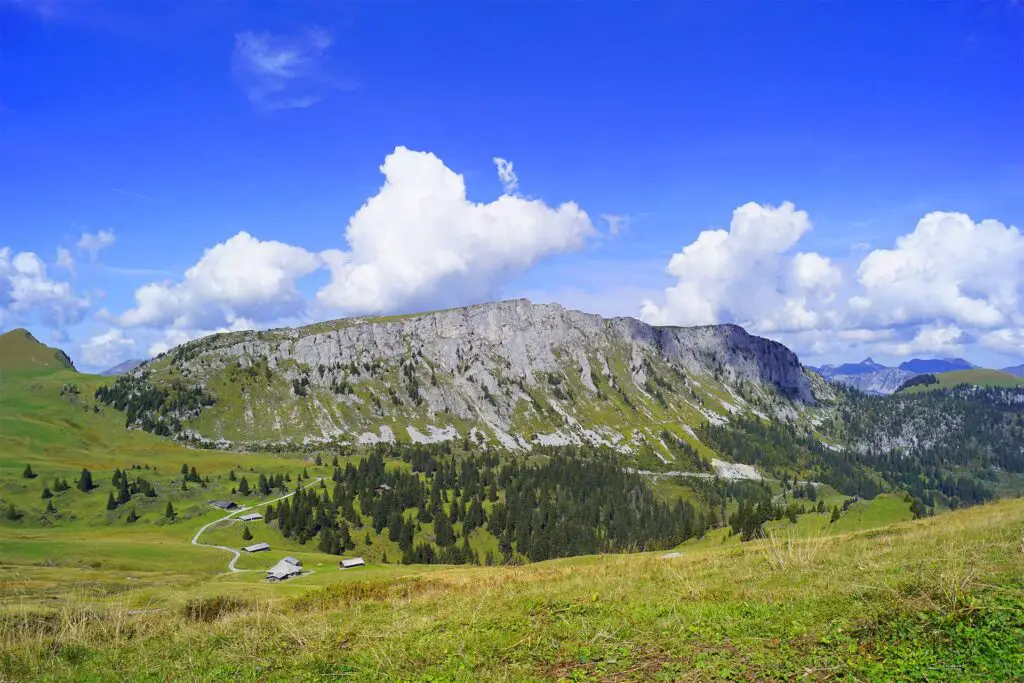 The Lake Seebergsee hike is a true gem in the Diemtigtal valley.