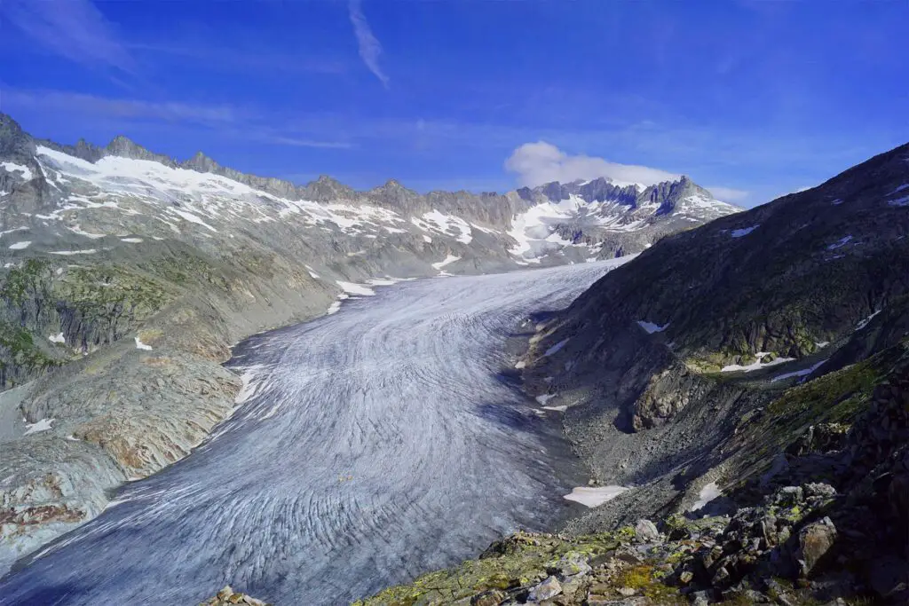 Il bellissimo ghiacciaio del Rodano - uno dei ghiacciai più belli in Svizzera.