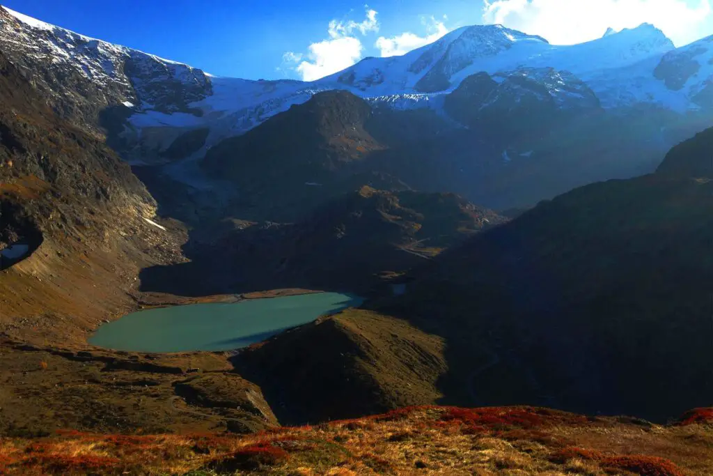 Steingletscher mit dem Steinsee am Sustenpass.