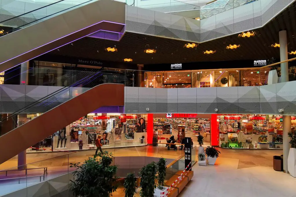 Le Mall of Switzerland à Ebikon est l'un des plus grands centres commerciaux de Suisse.