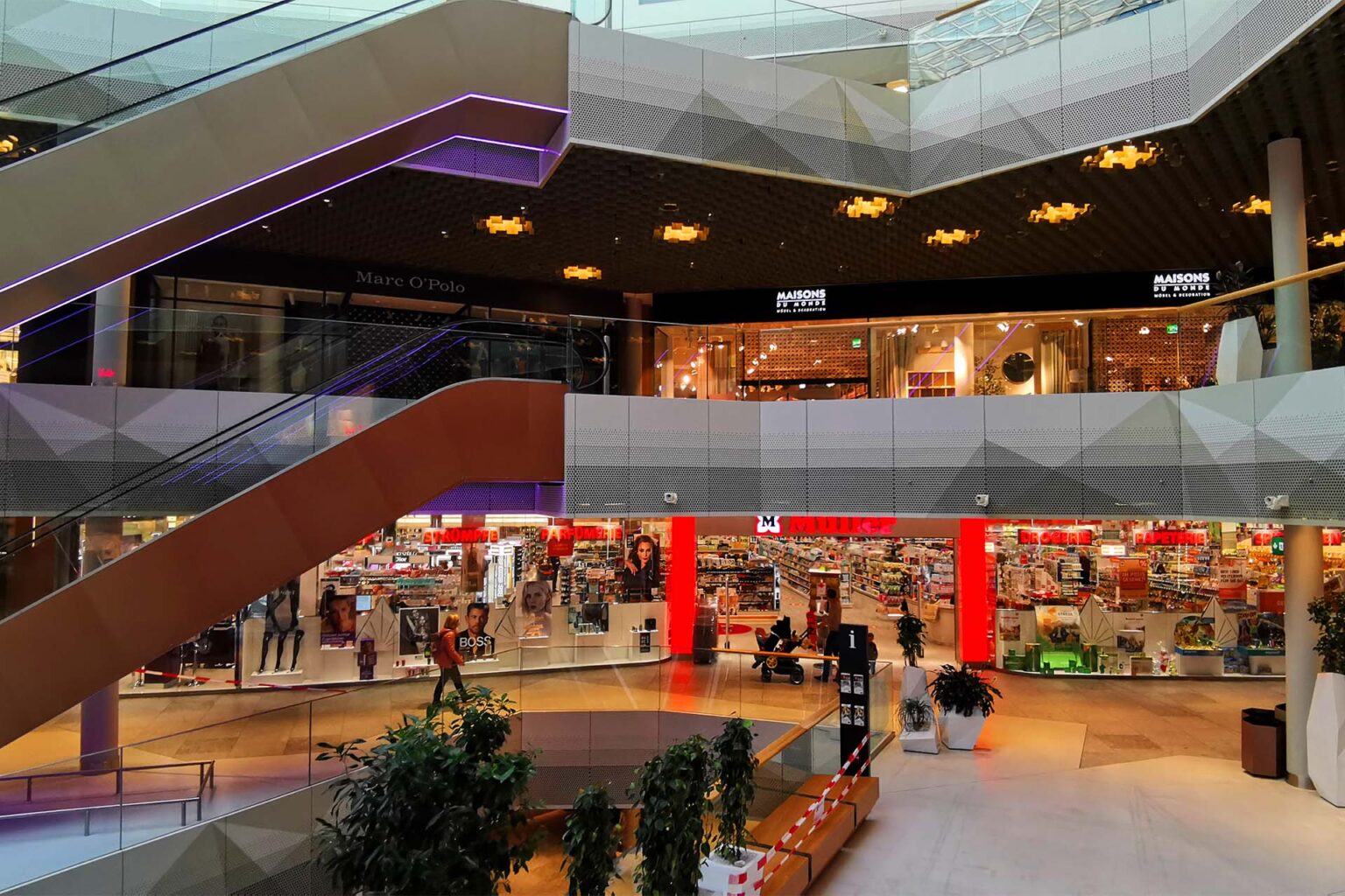 Mall Of Switzerland TOP Shopping Experience Near Lucerne Switzerland   Foto5 Mall Shopping 1536x1024 