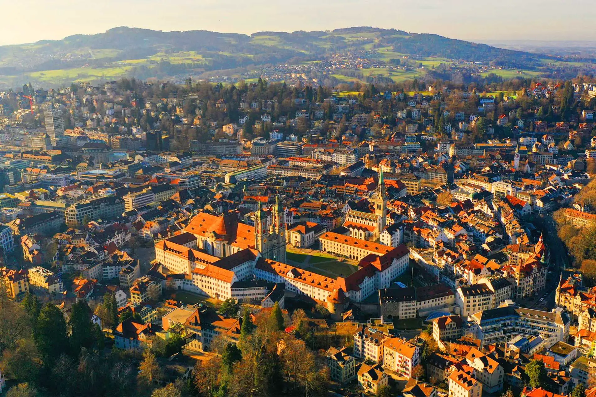 Es gibt so viele Möglichkeiten, diese Stadt zu nennen: St Gallen, St. Gallen, Saint Gallen, Sankt Gallen Stadt St. Gallen oder die, die es kürzer mögen "S t".