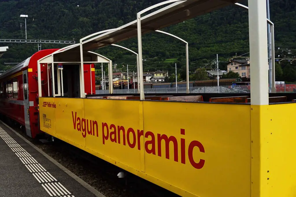 Der Bernina Express im Kanton Graubünden.