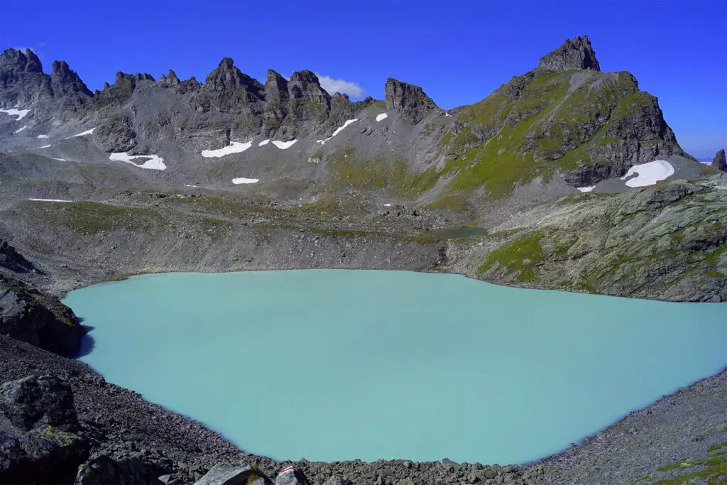 Die 5-Seen-Wanderung bei Pizol ist einer der schönsten Wanderungen in der Nähe von Zürich - eines der Top Ausflugsziele für Wanderungen.