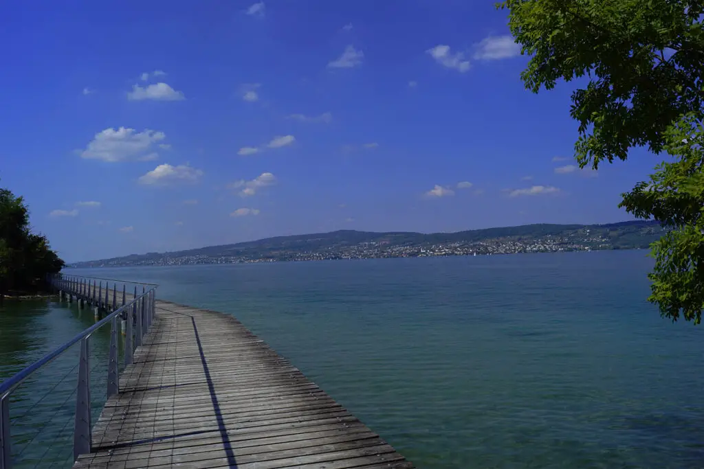 La promenade panoramique à Richterswil est l'une des principales attractions à visiter depuis Zurich, en Suisse.