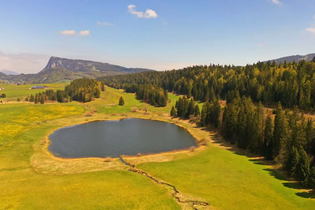 Der Lac Ter befindet sich im Vallée de Joux.