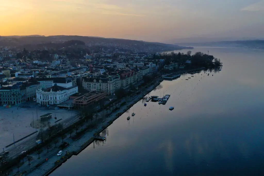 The Zurich Opera House next to Lake Zurich during sunrise.