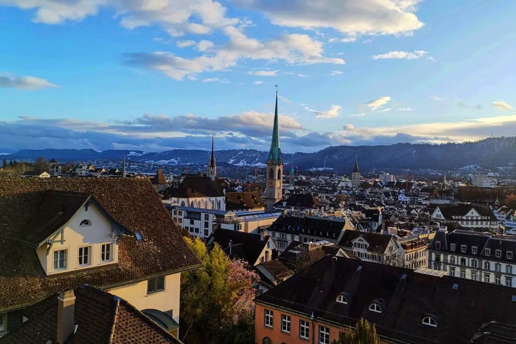 To reach the Polyterrasse of ETH Zurich you can easily take the Polybahn or the tram line. The vantage point at Polyterrasse is highly recommendable.