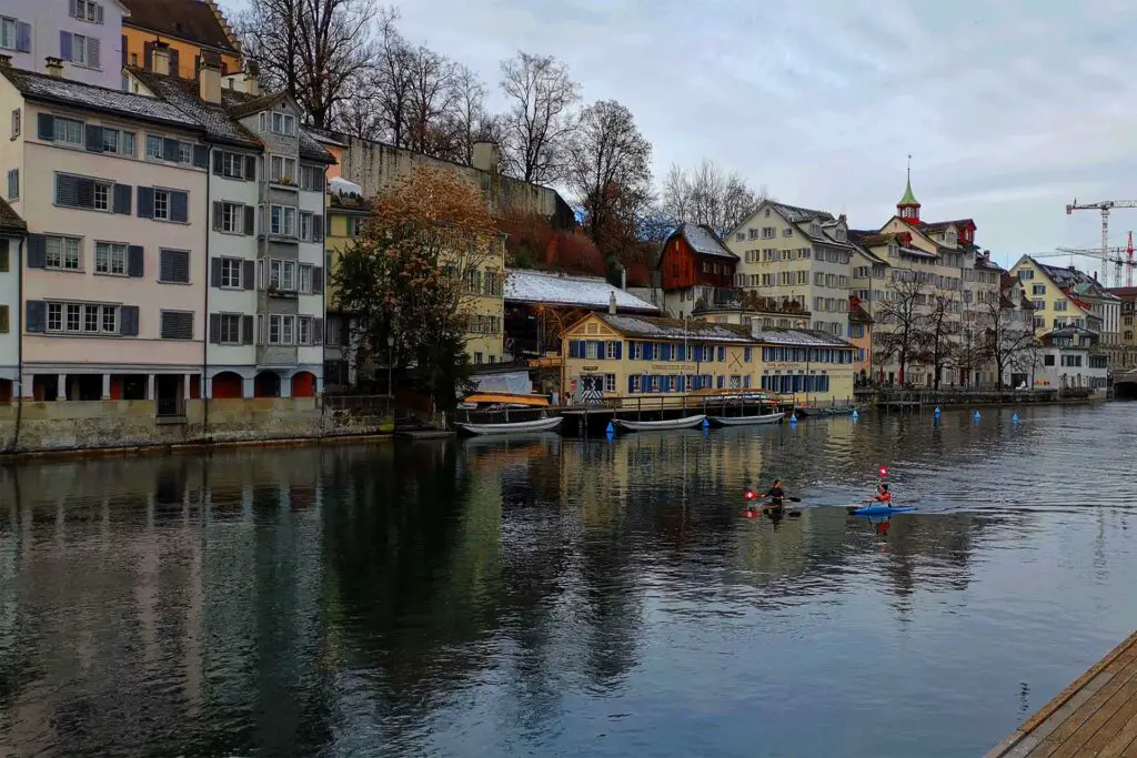 View on the Lindenhof from the Limmat - the area was covered by a glacier 20000 years ago.