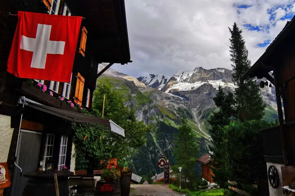 In diesem Artikel möchte ich die Fragen " Was ist die Sprache der Schweiz?", "Was ist die Währung CHF?", "Was ist das beste SBB Ticket?" und "Was ist die beste Zeit, die Schweiz zu besuchen?" beantworten.