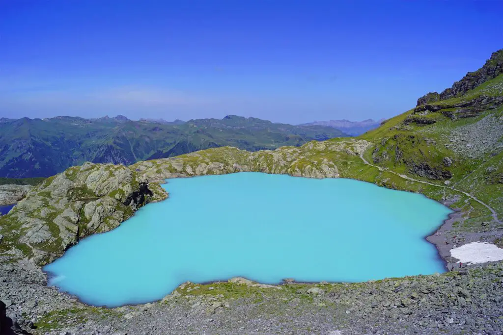Magical 5 lakes panoramic hike Pizol with the beautiful Schottensee, Schwarzsee as well as a panorama of the Alps and the UNESCO World Heritage Site Sardona. A great day trip from Bad Ragaz.