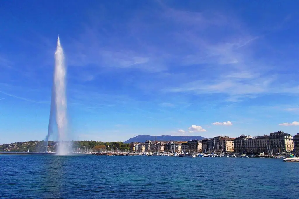 Ebenfalls beliebt für Ferien in der Schweiz ist Genf, hier mit dem Jet d'Eau.