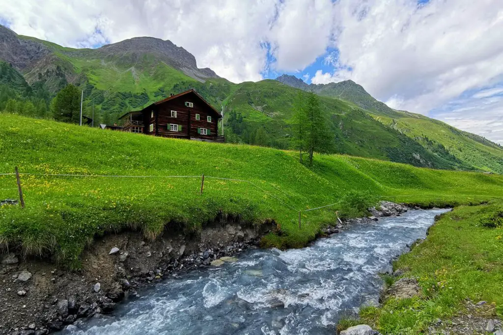 Bauernhaus in den Schweizer Alpen bei Davos Sertig.