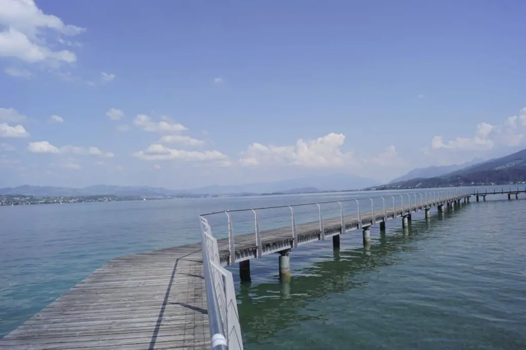 La promenade au bord du lac de Zurich est l'un des points forts.