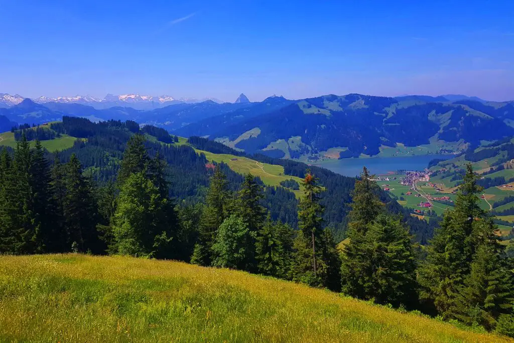 La randonnée du lac de Wägital au Gross Aubrig est une perle du canton de Schwyz. D'ici, nous continuons jusqu'au lac de Sihl.