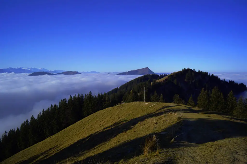 Atemberaubende Aussicht beim Wildspitz auf den Rigi und Eiger, Mönch und Jungfrau.