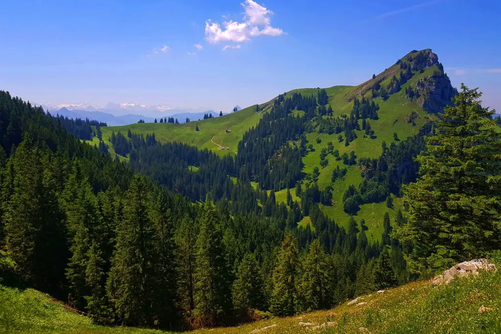 La randonnée du lac de Wägital au Gross Aubrig est une perle du canton de Schwyz. À partir d'ici, on continue jusqu'au lac de Sihl.