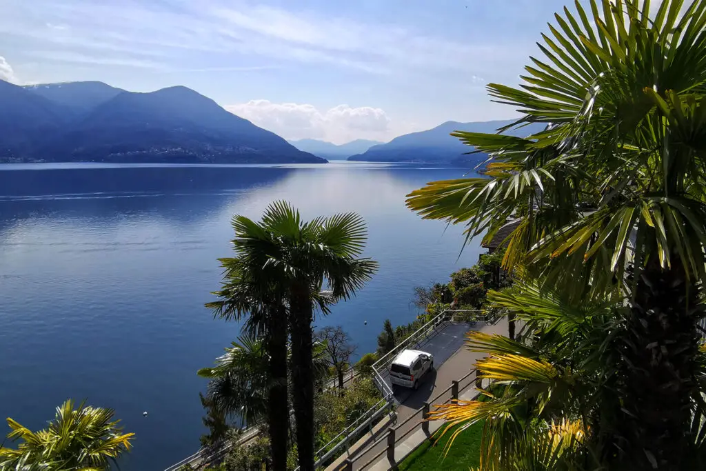 Der Lago Maggiore hat viel zu bieten. Entdecke hier die sieben schönsten Orte von der Bolle di Magadino über Locarno, Ascona oder den Parco Camelie.