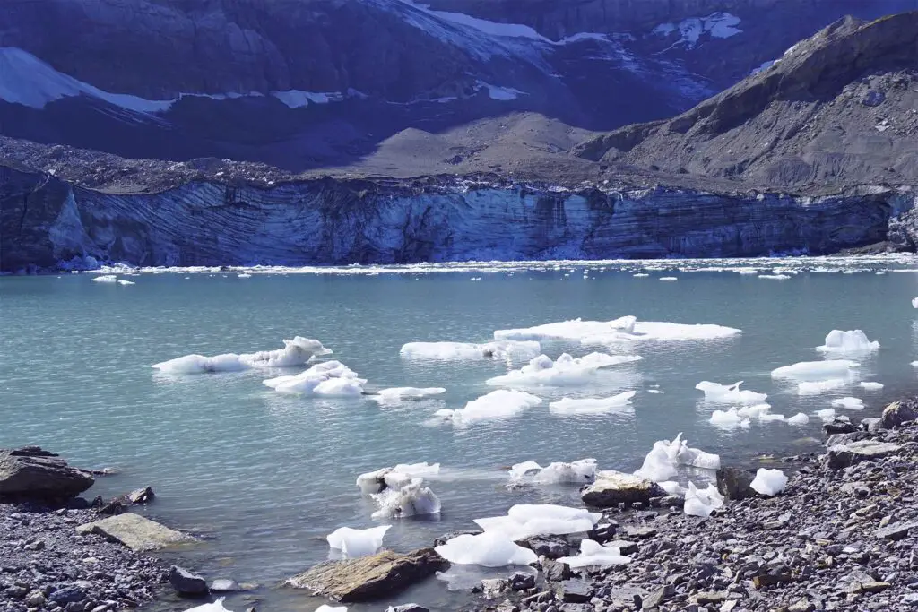 Le lac de glacier au Col du Klausen est un autre lac méconnu en Suisse.