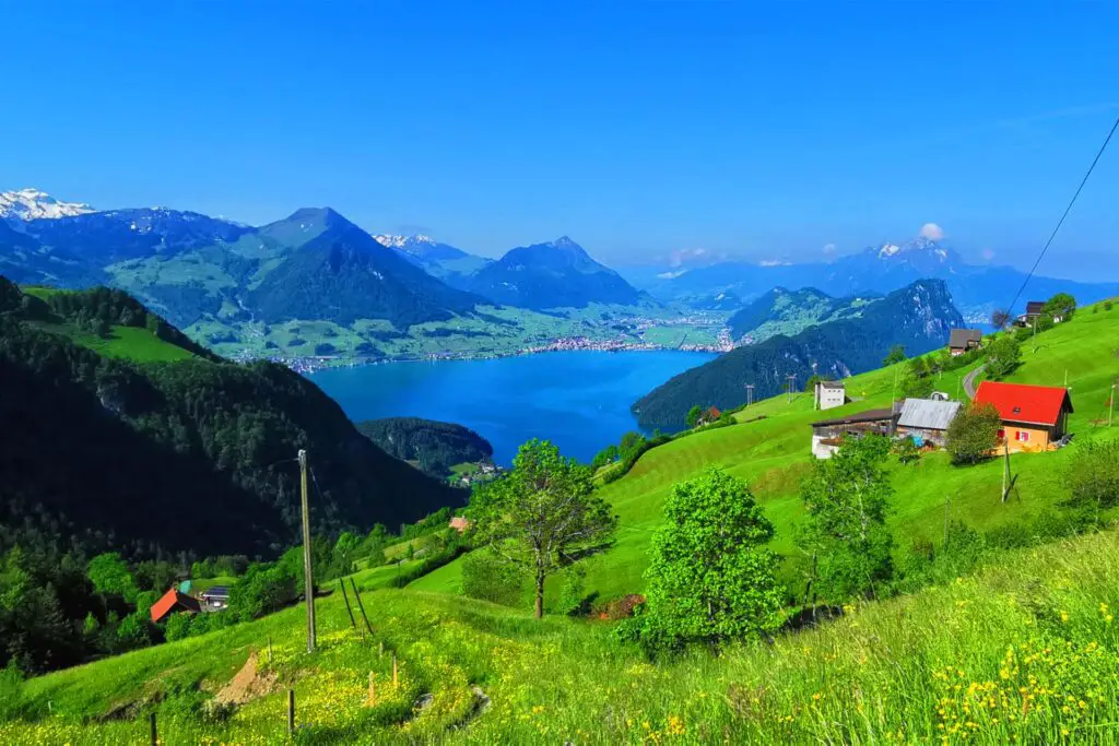 Hinterbergen con vista sul Lago dei Quattro Cantoni.