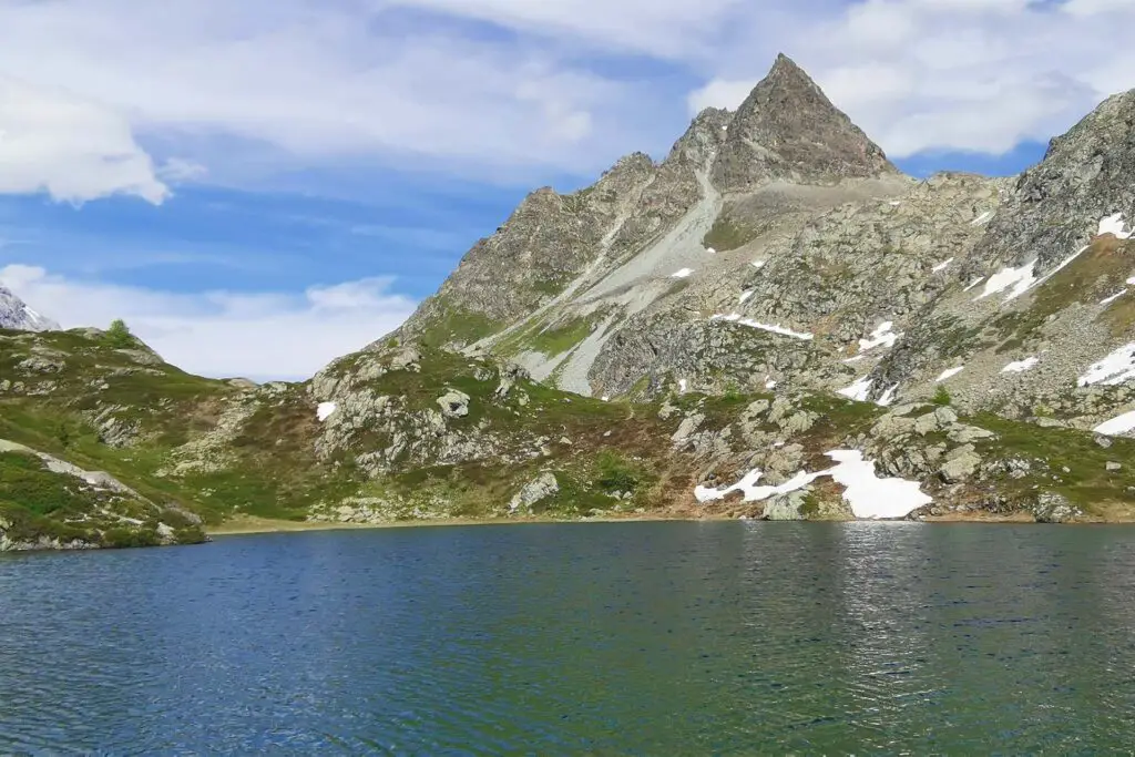 Lais Digl Crap Alv ist mit dem Albulapass an einem der schönsten Schweizer Alpenpässe gelegen.