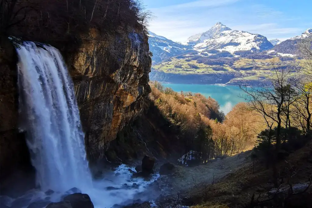 Die Seerenbachfälle sind die höchsten Wasserfälle der Schweiz und deshalb eine Sehenswürdigkeit.