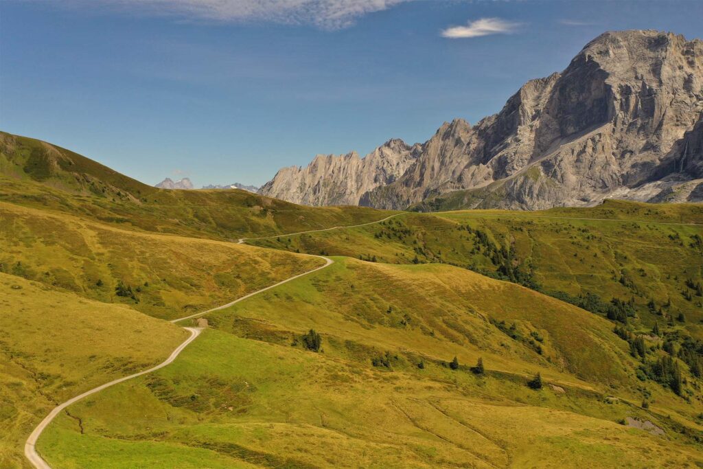 Alpine passes in Switzerland with great excursion tips