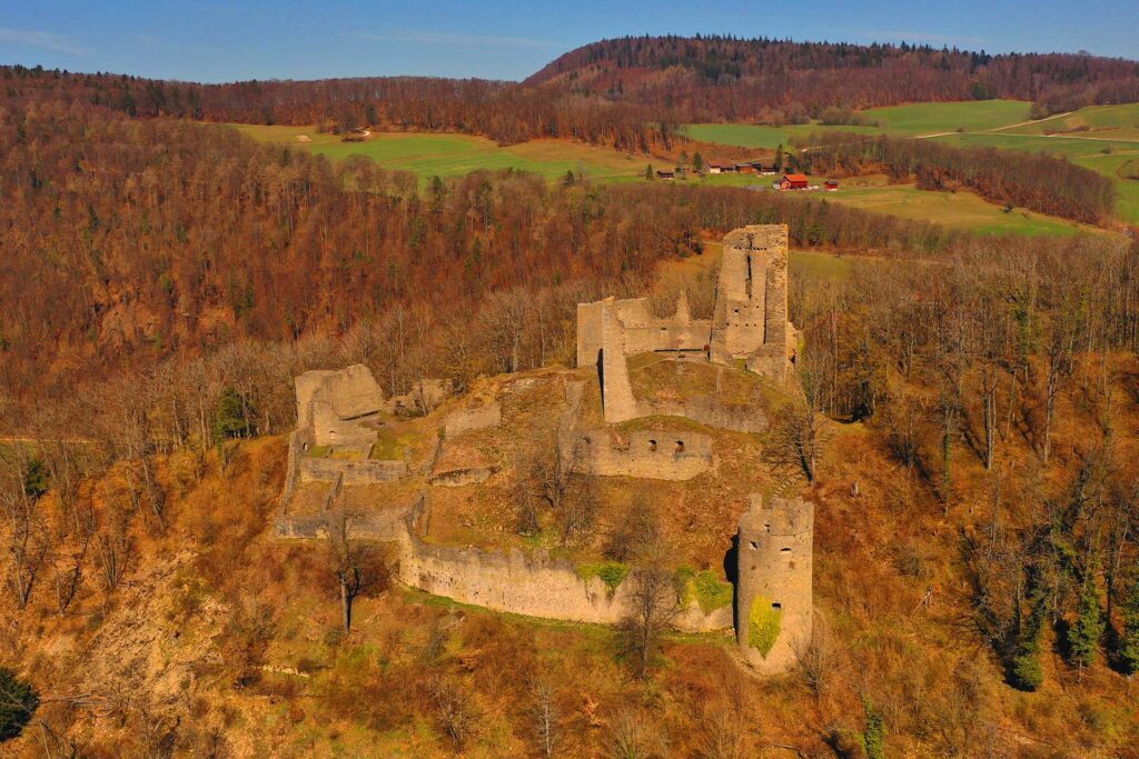 Burgruine Schenkenberg, Aargaus grösste Burg.