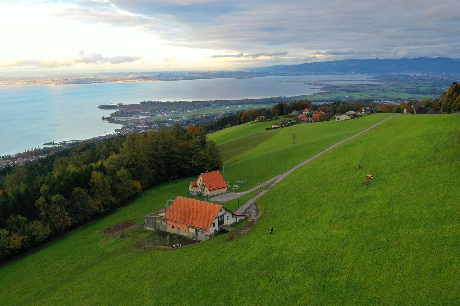 The culinary hike offers the perfect view at the Fünfländerblick.