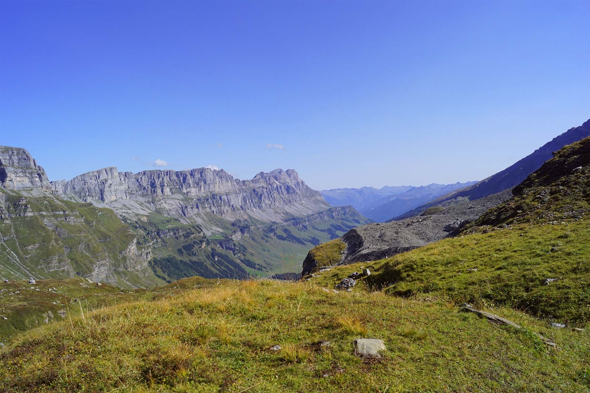 Klausen Pass: A hike to the secret Lake Clariden | Switzerland