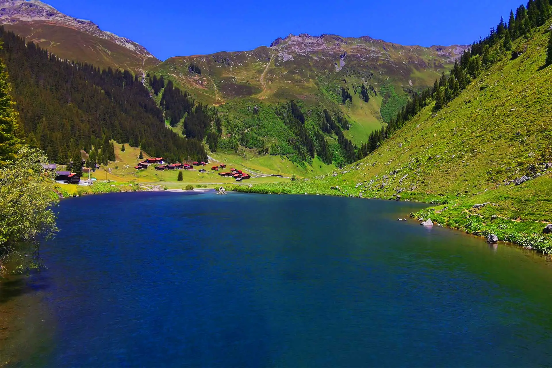 Schlappin mit dem See ist eines der geheimen Ausflugsziele der Schweiz.