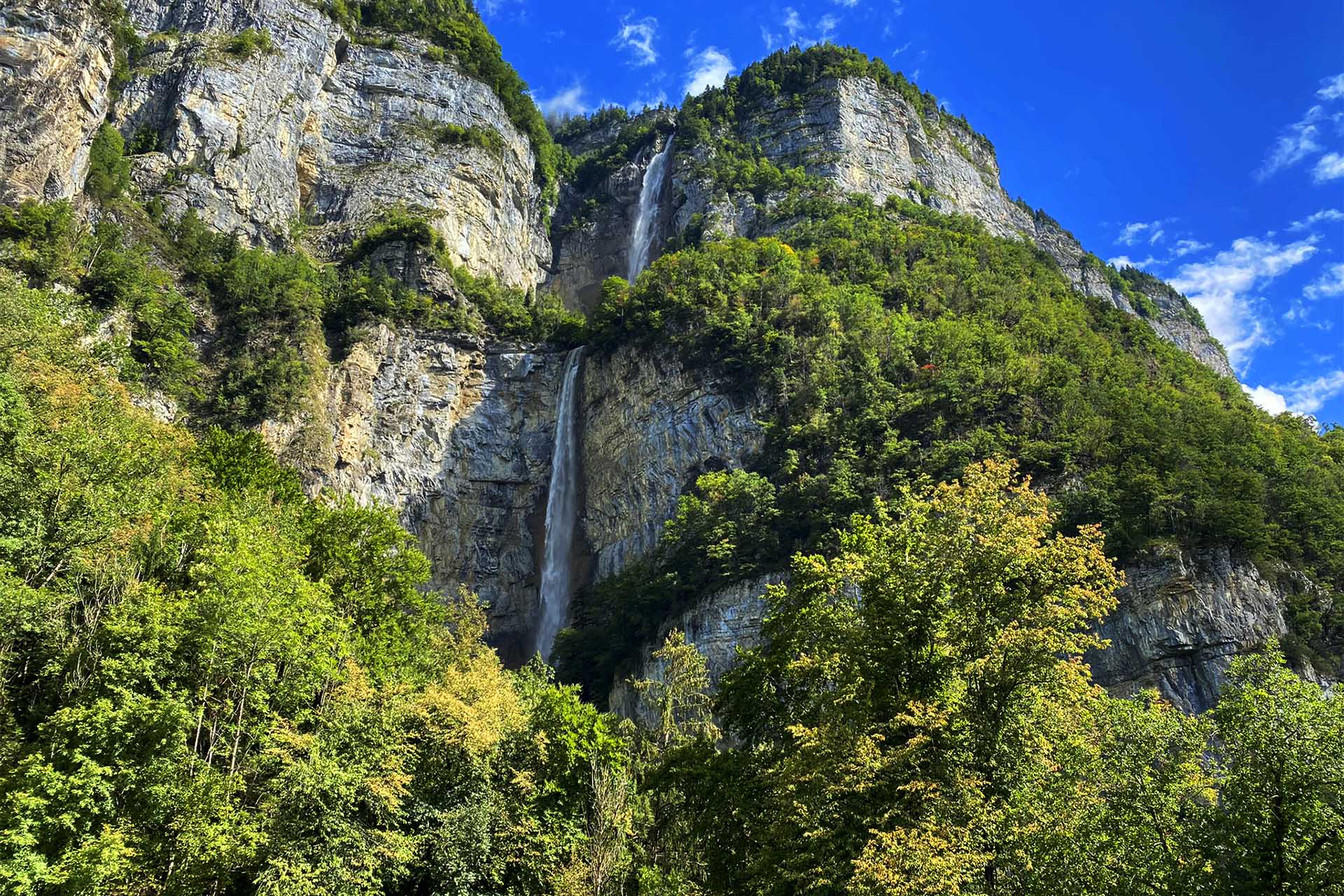 Die Seerenbachfälle sind ein 3-stufiger Wasserfall.