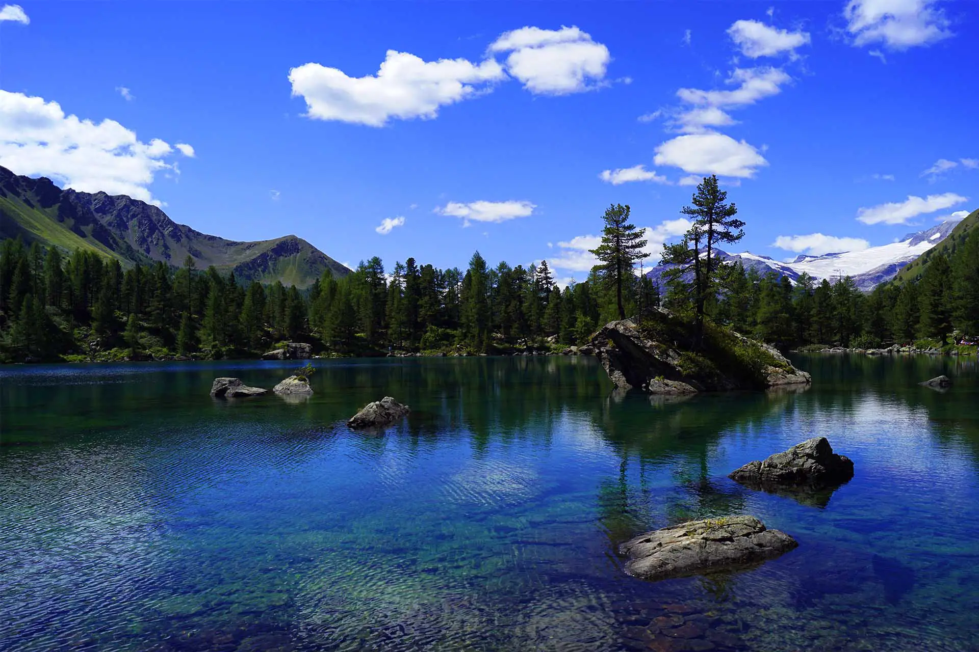 Lagh da Saoseo est l'un des plus beaux lacs de Suisse.