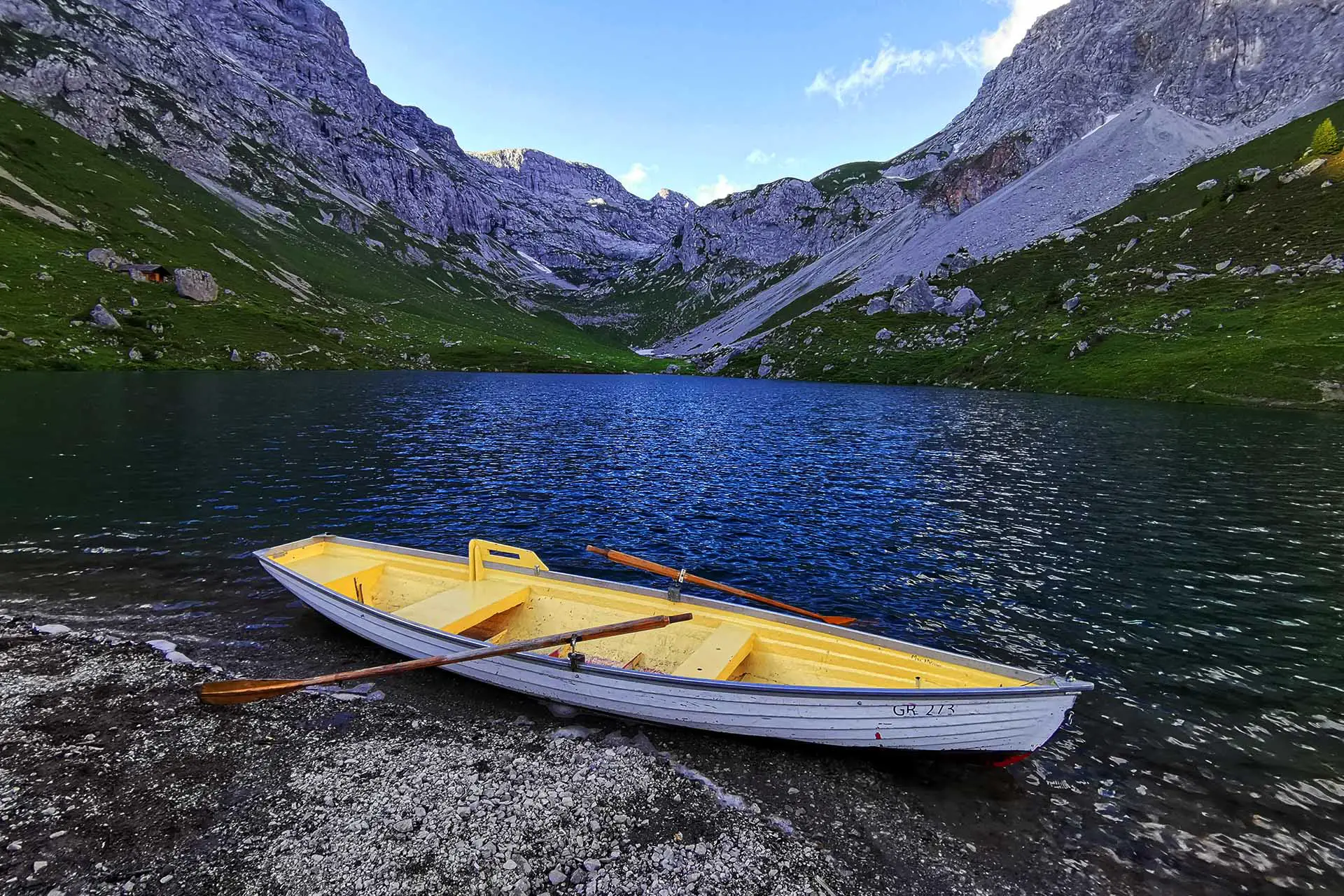 Der Partnunsee zählt zu einem der schönsten Seen der Schweiz.