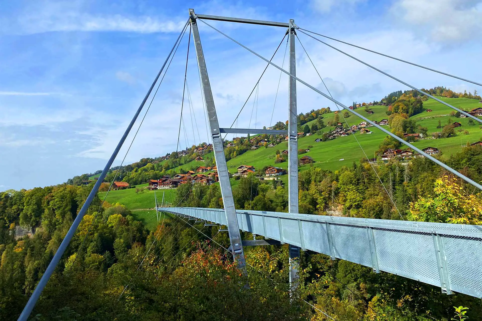 Le pont suspendu de Sigriswil est un lieu palpitant à visiter en Suisse.