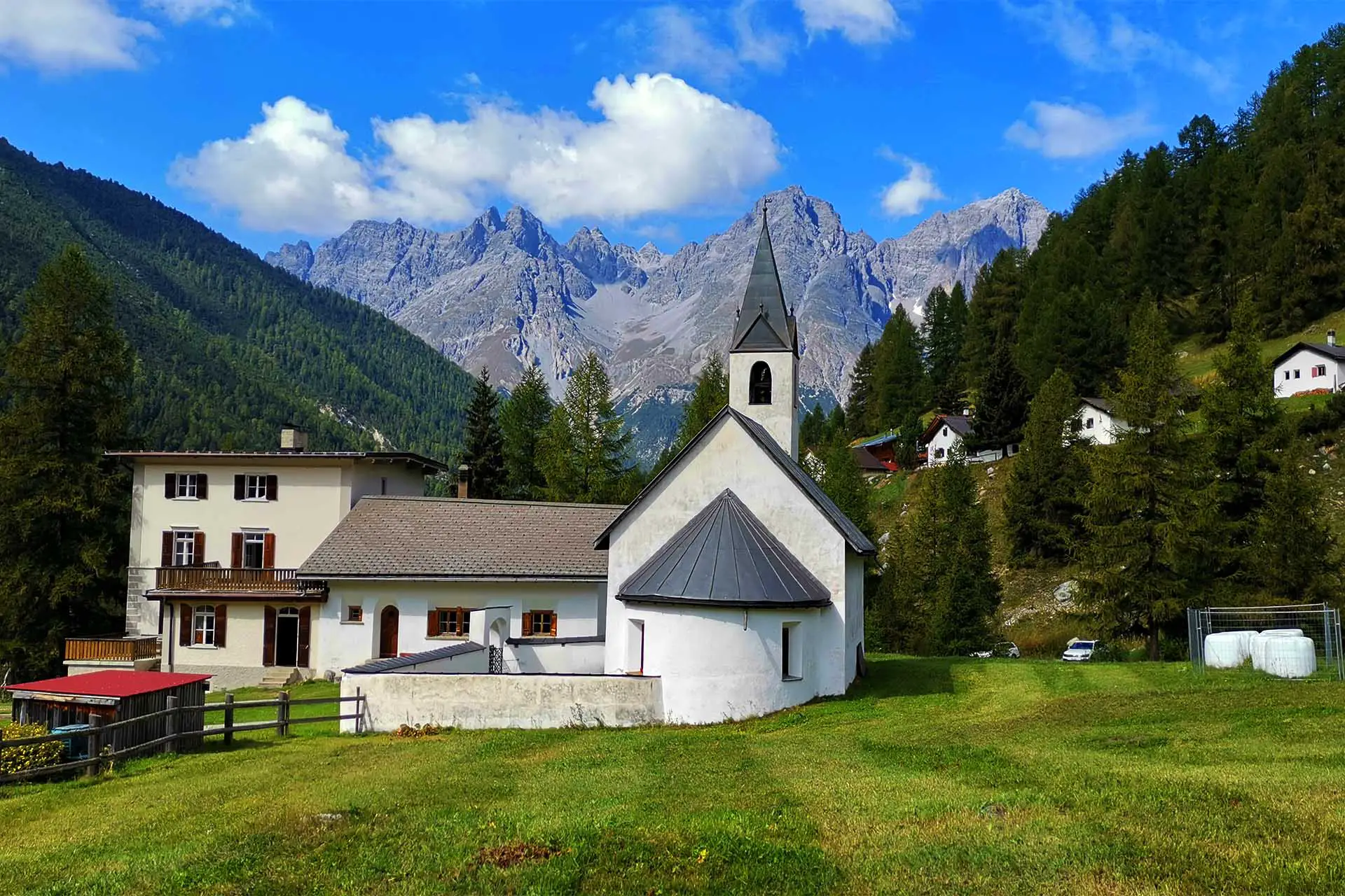S-Charl bordant le Parc National suisse et étant l'un des plus beaux endroits de Suisse.