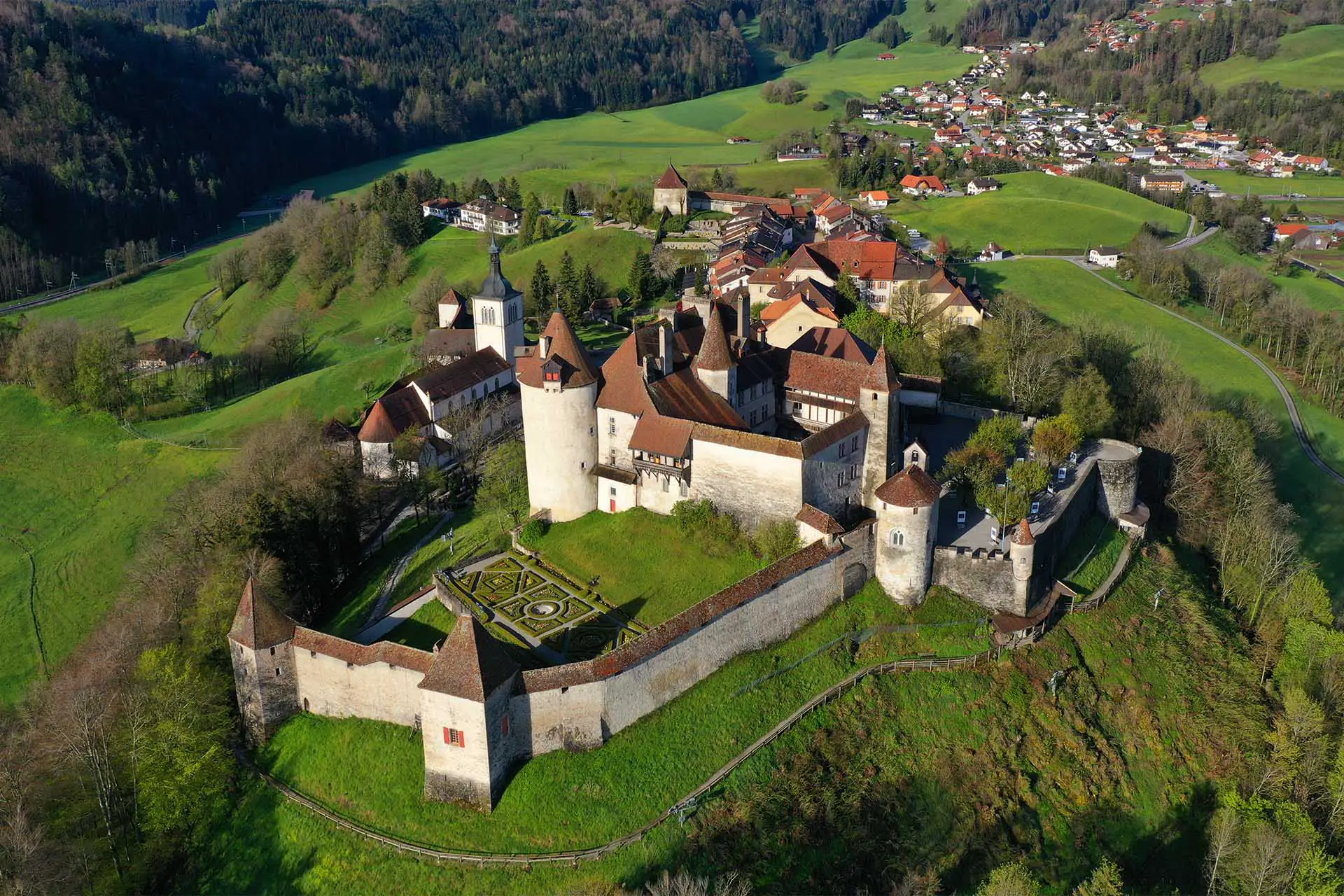 Gruyeres ist eines der Highlights unter den Ausflugsziele der Schweiz.