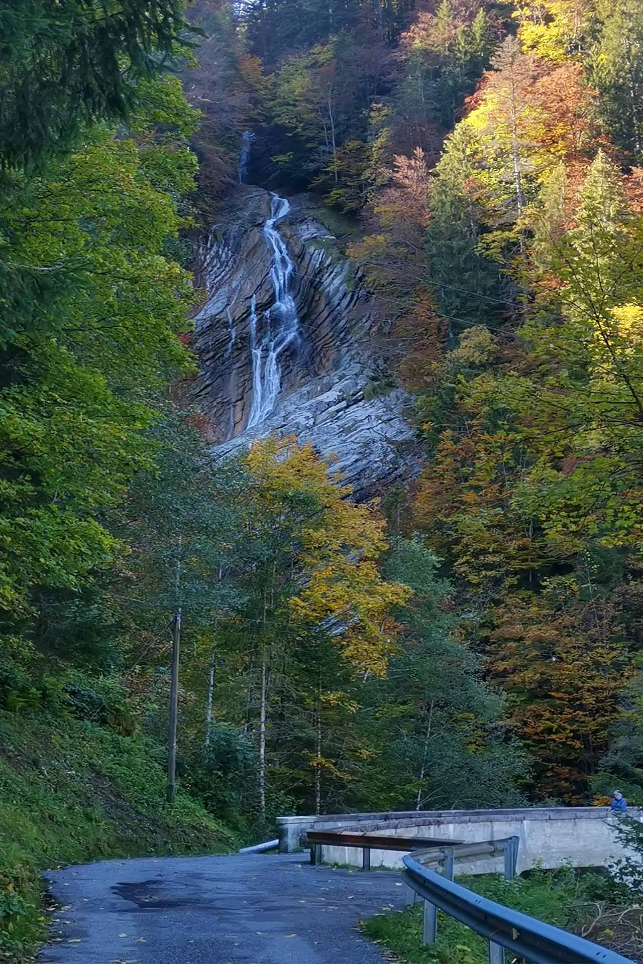 Lake Wägital waterfall