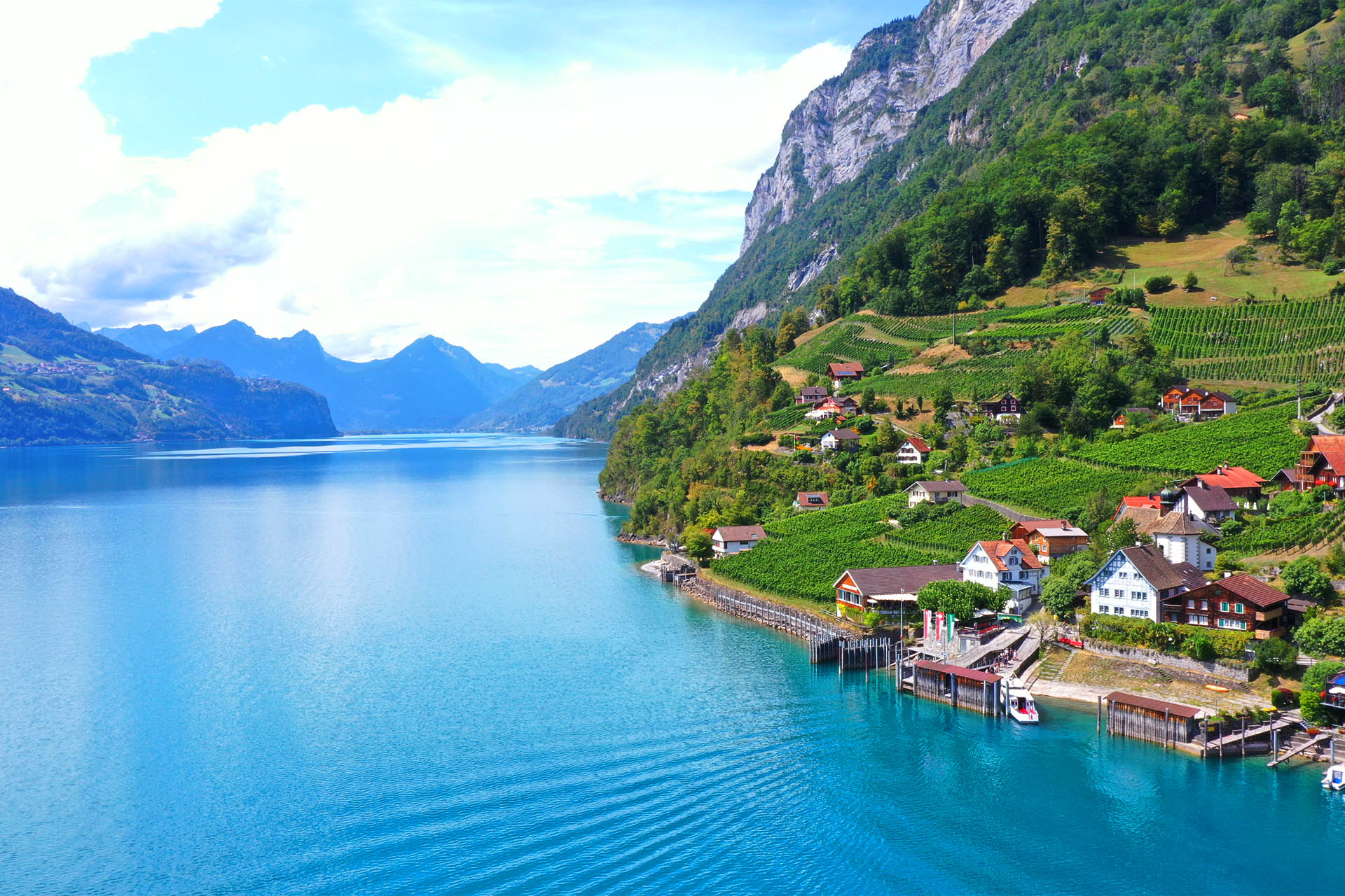 Il pittoresco villaggio senza auto di Quinten sul Lago di Walen.